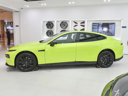 Découvrez la puissance des voitures électriques 2023 XPeng P7 Grand luxe et pour les conducteurs adultes