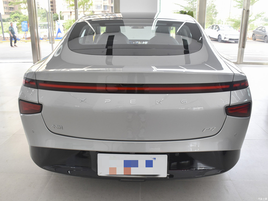 Découvrez la puissance des voitures électriques 2023 XPeng P7 Grand luxe et pour les conducteurs adultes