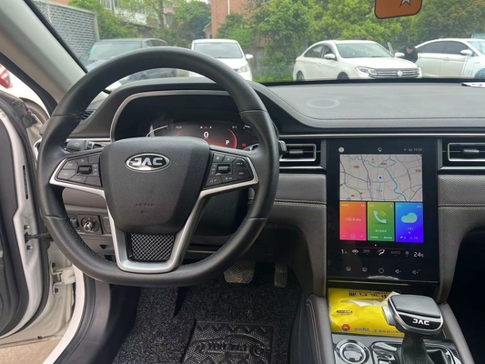 Deuxième main 2020 JAC J7 A5 1.5T 2 roues motrices voiture d'occasion 5 portes 5 sièges 50-80L capacité du réservoir de carburant