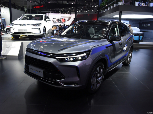 124 kW de puissance totale du moteur Baic Beijing X7 PHEV Plug in Hybrid SUV Voiture avec le volant gauche