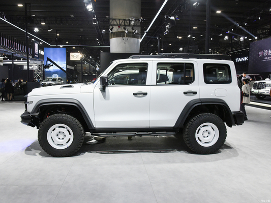 2023 GWM Tank tout-terrain 300 SUV Voiture 2.0T essence 4 roues motrices équipées de phares LED