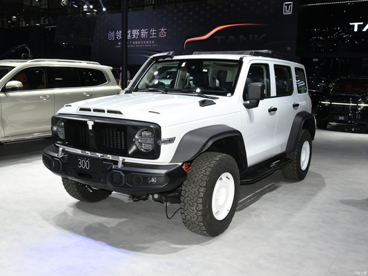 2023 GWM Tank tout-terrain 300 SUV Voiture 2.0T essence 4 roues motrices équipées de phares LED