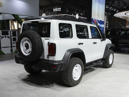 2023 GWM Tank tout-terrain 300 SUV Voiture 2.0T essence 4 roues motrices équipées de phares LED