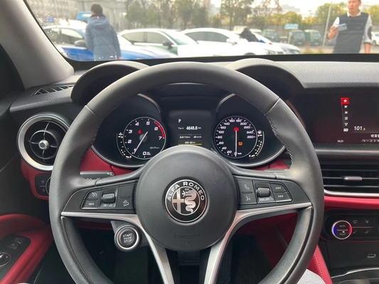 Capacité du réservoir 64L Alfa Romeo Stelvio Q4 Sport Suv en bon état Vitesse maximale 230KM/h