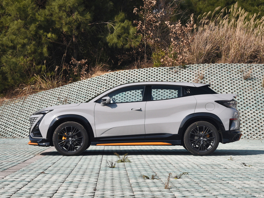 2023 Volant gauche Changan UNI-T 1.5T Sport Vampire SUV compact avec toit panoramique