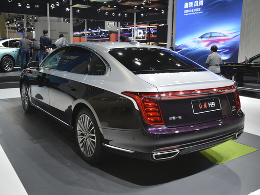 Hongqi H9 2.0T Sedan équipé de rétroviseur électrique et pour une conduite optimale