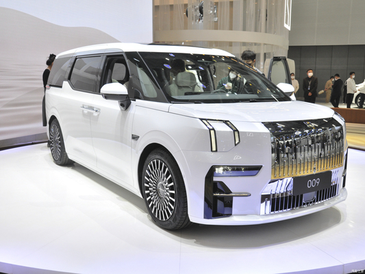 Ajustement du siège du copilote électrique 2022 Geely Zeekr 009 MPV WE ME 702KM 822KM EV Car