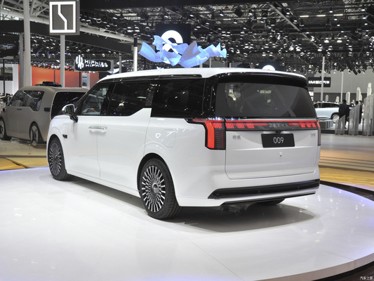 Ajustement du siège du copilote électrique 2022 Geely Zeekr 009 MPV WE ME 702KM 822KM EV Car