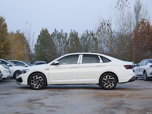 2023 Volkswagen Sagitar 300TSI DSG Leap Version Berline avec caméra arrière et climatisation automatique