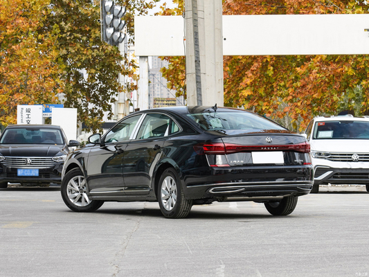 2024 Volkswagen Passat 280TSIM Business Edition 4 portes 5 sièges berline avec support de toit