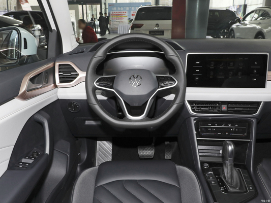 Le 2023 Volkswagen Tharu 300TSI 2WD Moon Version SUV avec climatisation automatique