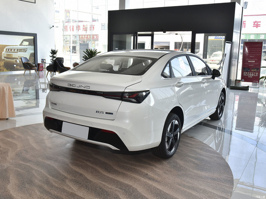 Beijing EU5 PLUS R500 Berline électrique avec une autonomie de 416 km et une puissance totale du moteur de 120 kW