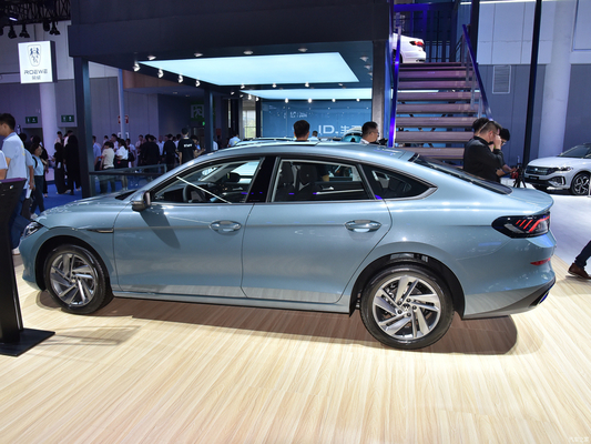 Euro VI Émission standard 2024 Volkswagen Lamando L 200TSI DSG Version à la mode à hayon