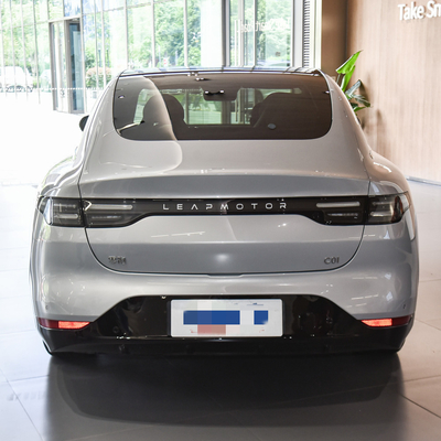 Grandes voitures électriques avec pneus de taille R18