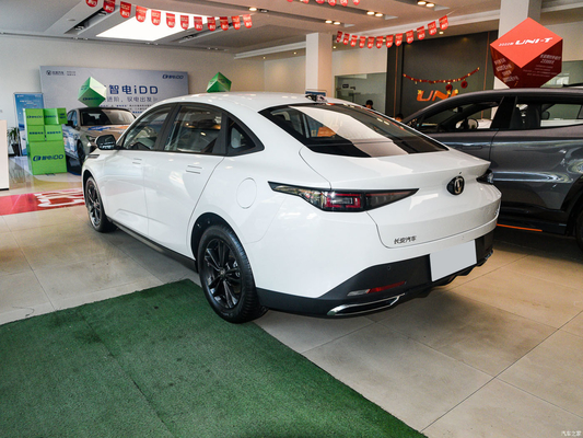 2023 Changan Lamore Blue Whale NE1.5T GDI DCT Sedan TPMS pour une conduite sûre et en douceur