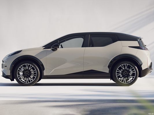 À gauche 2023 Geely Zeekr X You voiture électrique 4 roues motrices avec une autonomie de 500 km et 4 sièges