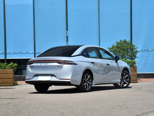 70 Zhijia GAC Aion S Plus Sedan 4810*1880*1515mm 510KM longue portée voiture électrique pour votre