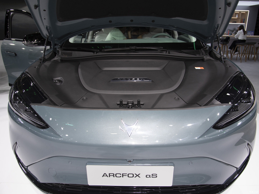 Énergie Baic Arcfox Alpha S 735E 160KW EV Voiture à grande vitesse Grand espace à gauche longue portée