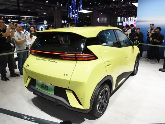 55 kW Puissance totale du moteur BYD Mouette volante Auto électrique EV Voiture électrique 405km CLTC