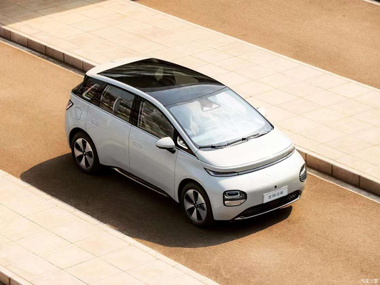 Vélo à gauche Mini Ev Hatchback Wuling Baojun Cloud Yunduo Pure voiture électrique à quatre portes à cinq places