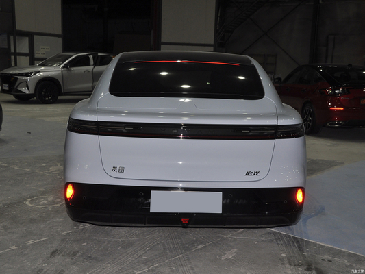 Capacité de longue portée 375 kW VOYAH 4 portes 5 places berline avec 730 km de portée CLTC