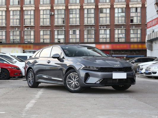 Suspension avant Macpherson présenté dans le 2021 Kia K5 270T CWD Mode Version Sedan