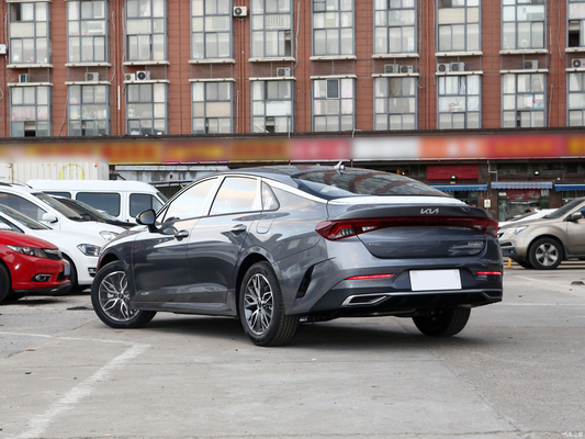 Suspension avant Macpherson présenté dans le 2021 Kia K5 270T CWD Mode Version Sedan