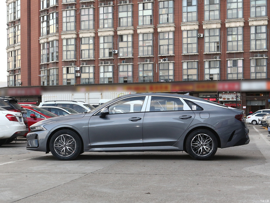 Suspension avant Macpherson présenté dans le 2021 Kia K5 270T CWD Mode Version Sedan