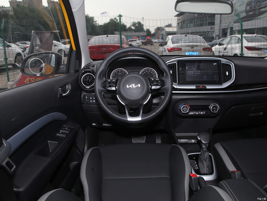 2021 Kia Yi Run 1.4L CVT Sunroof Petit SUV avec radar arrière 2 et 15°-20° Grand dégagement