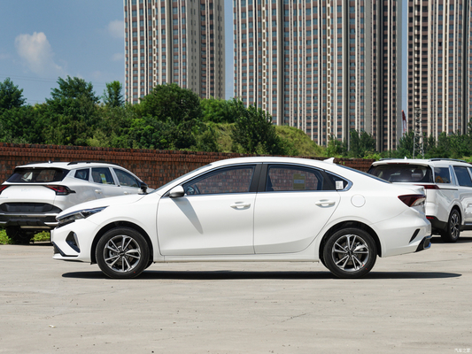2023 Kia K3 Sedan phares LED moteur aspiré naturellement et faible consommation de carburant