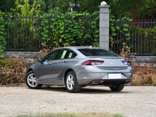 4904*1863*1461mm 2024 Buick Regal 25T Super Edition 4 portes 5 places voiture à essence avec ESC