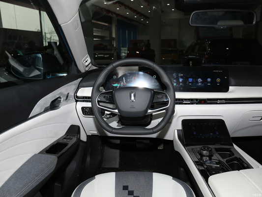 Le SUV 2020 Sedan Pentium E01 avec une autonomie de 450 km et une vitesse maximale de 170 km/h 4639*1880*1640mm