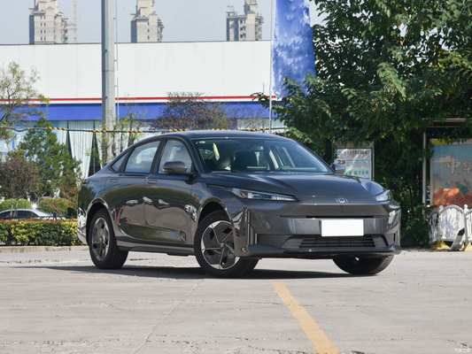Type de carburant Hybride Changan A05 Hybride rechargeable 5 places Trois boîtes 2024