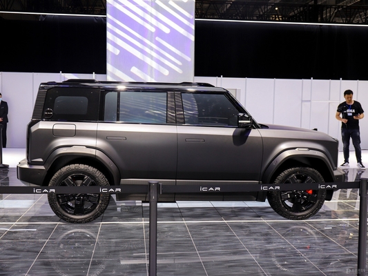 À gauche 2023 Chery ICAR 03 Véhicule tout-terrain purement électrique ORV SUV 5 portes 5 sièges