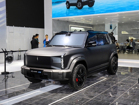 À gauche 2023 Chery ICAR 03 Véhicule tout-terrain purement électrique ORV SUV 5 portes 5 sièges