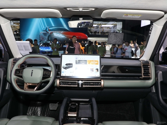À gauche 2023 Chery ICAR 03 Véhicule tout-terrain purement électrique ORV SUV 5 portes 5 sièges