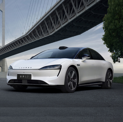 210 KM/h Vitesse maximale Huawei Chery LUXEED S7 Electric Auto Sedan 4 portes 5 places Hybrid
