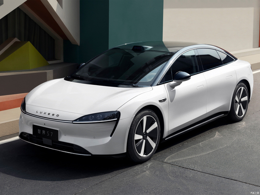 210 KM/h Vitesse maximale Huawei Chery LUXEED S7 Electric Auto Sedan 4 portes 5 places Hybrid