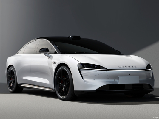210 KM/h Vitesse maximale Huawei Chery LUXEED S7 Electric Auto Sedan 4 portes 5 places Hybrid