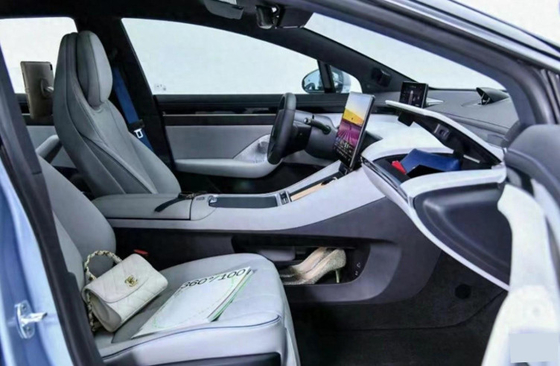 210 KM/h Vitesse maximale Huawei Chery LUXEED S7 Electric Auto Sedan 4 portes 5 places Hybrid