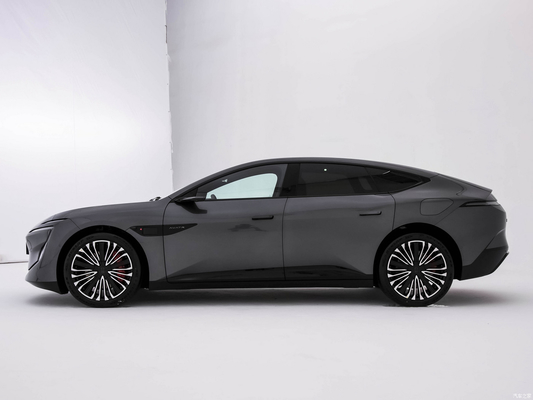 Modèle 2023 Avatar 12 SUV à double moteur et 425 kW de puissance totale lancé par Huawei Changan