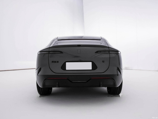 Modèle 2023 Avatar 12 SUV à double moteur et 425 kW de puissance totale lancé par Huawei Changan