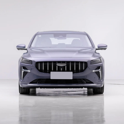 À gauche 2013 EXEED L Zhiqing 1.5T hybride avec 80KM CLTC et autonomie électrique pure