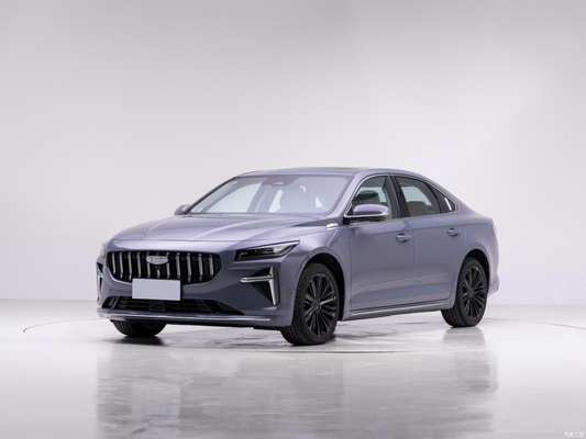 À gauche 2013 EXEED L Zhiqing 1.5T hybride avec 80KM CLTC et autonomie électrique pure