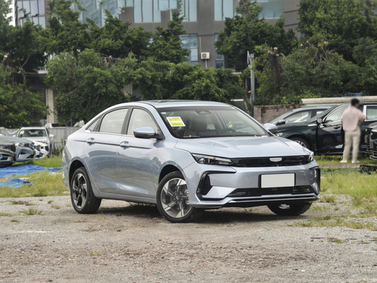 Geely Emgrand L HiP Hybrid 5 places Sedan 100KM Autonomie électrique 5 places à gauche