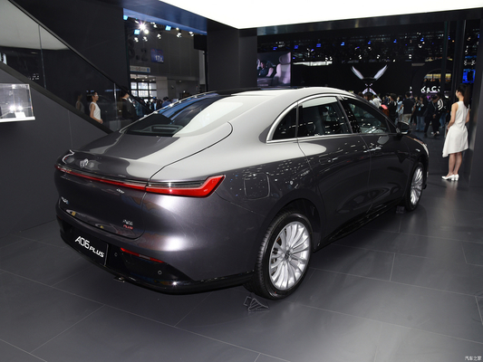 520KM CLTC Volant à gauche 2024 Hycan A06 PLUS Voiture de luxe électrique pure pour la performance