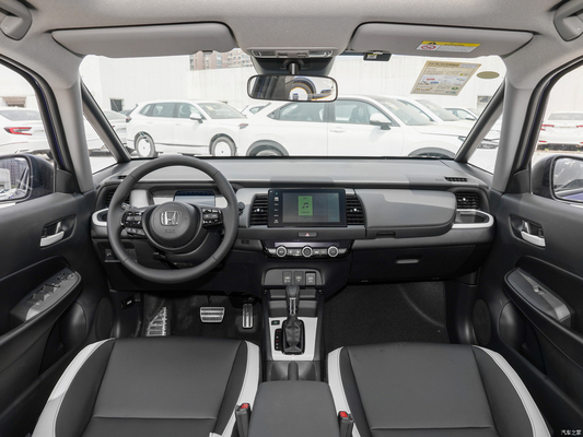 Honda Fit Compact 2023 2WD 1.5L CVT, édition tendance, porte-bagages avec un design tendance.