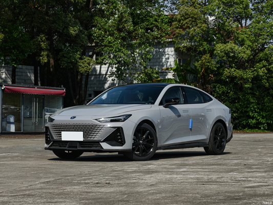 2023 Changan Uni-v 1.5T Hatchback Limousine à essence avec contrôle de vitesse ACC comme image