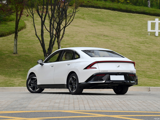 Wuling Xingguang 2023 150 Advanced Hybrid Sedan 4 portes 5 sièges 105KM Autonomie électrique pure