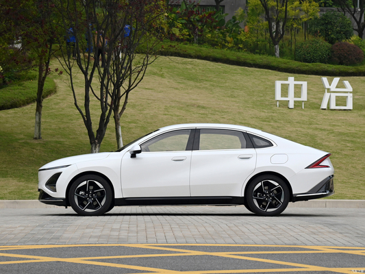 Wuling Xingguang 2023 150 Advanced Hybrid Sedan 4 portes 5 sièges 105KM Autonomie électrique pure